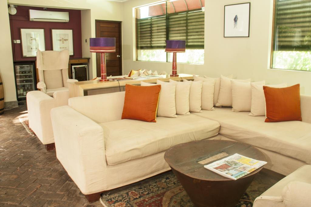 Colombo Court Hotel & Spa Экстерьер фото